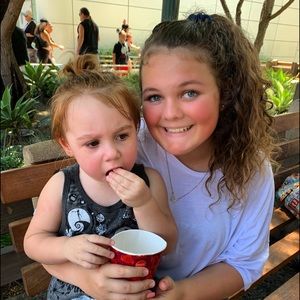 Meet your Posher, Hallie